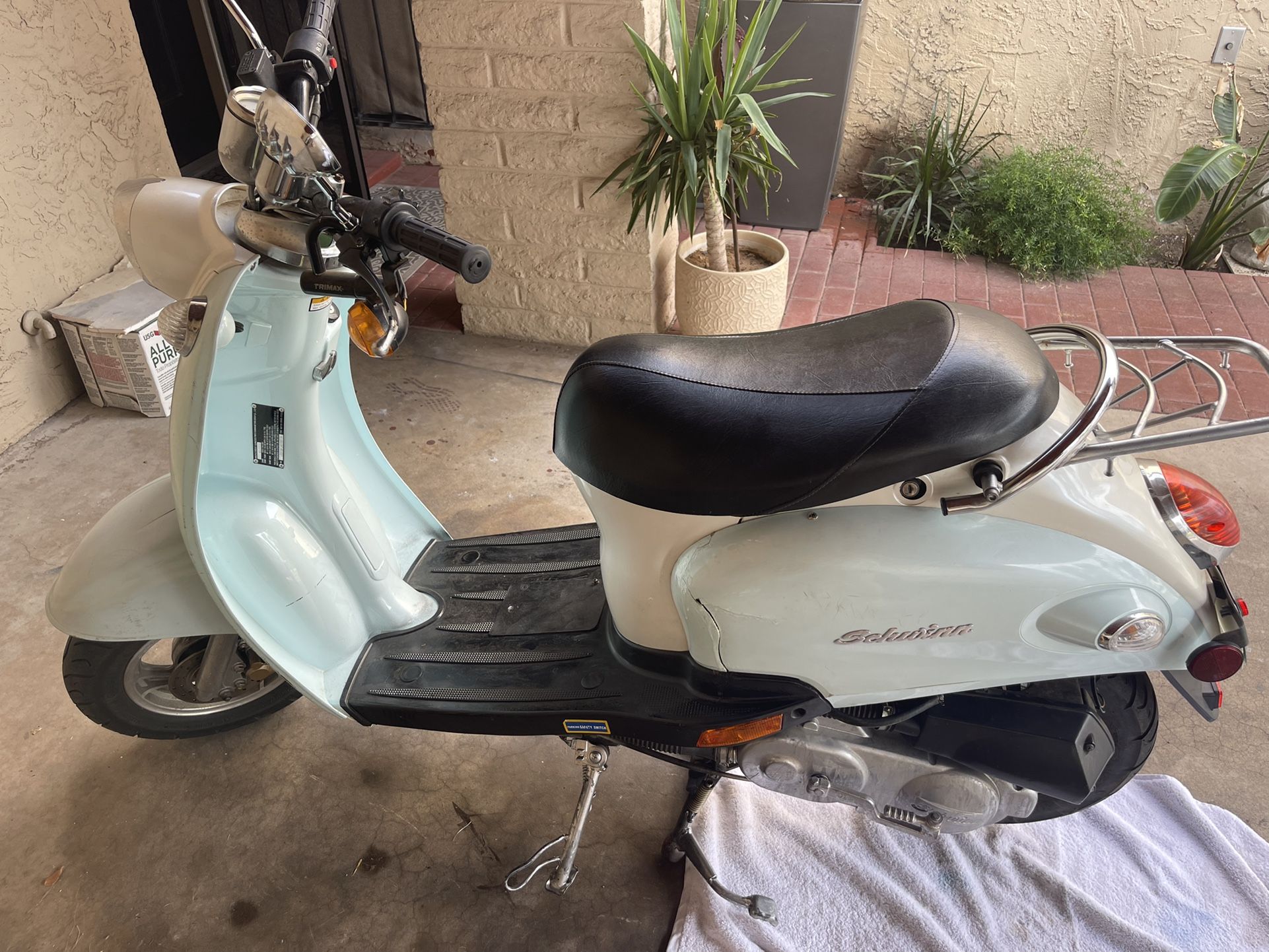 Laguna 50CC Scooter Schwinn