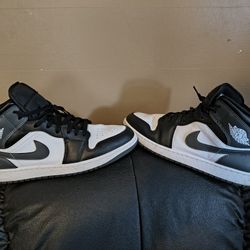 Jordan 1's MID GS Black White Grey Size 12