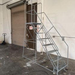 Uline 8 Steps Warehouse Wheel Tall Ladder 