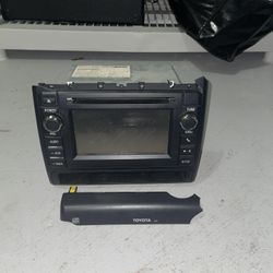 Toyota Tacoma 2013 Stock Radio (SCRATCHED SCREEN AND BROKEN TOP)