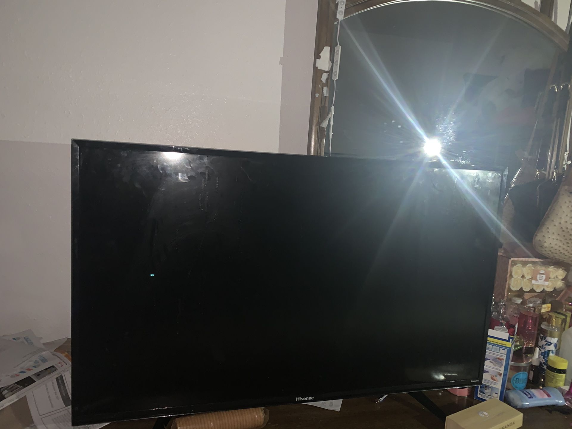 50 inch Roku hisence tv with remote