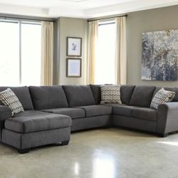 Sectional With Chaise 