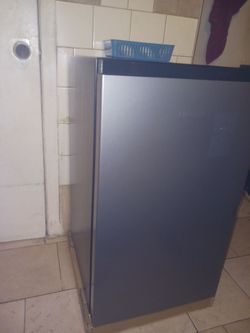 Mini fridge
