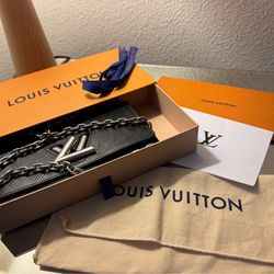 Louis Vuitton Epi Twist Chain
