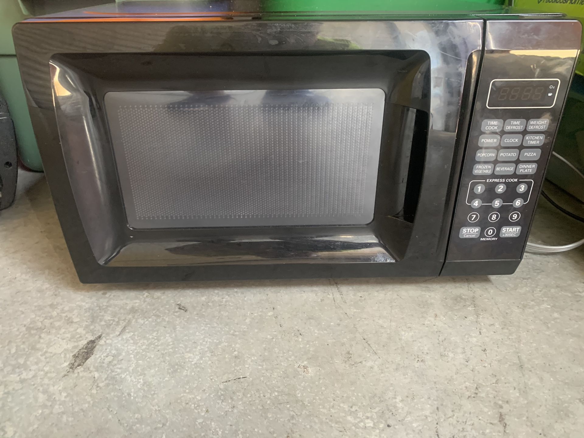 Slightly used microwave EM720CGAB for Sale in Lakewood, WA OfferUp