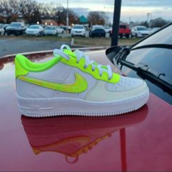 Brand New And Original Kid's Nike Air Force Ones Sneakers Size 4y 