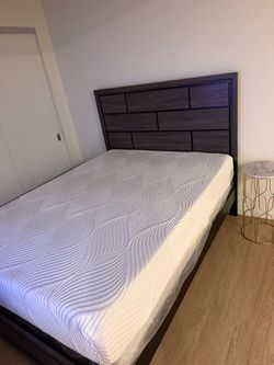 Queen Size Bed-set w/ Memory Foam Mattress
