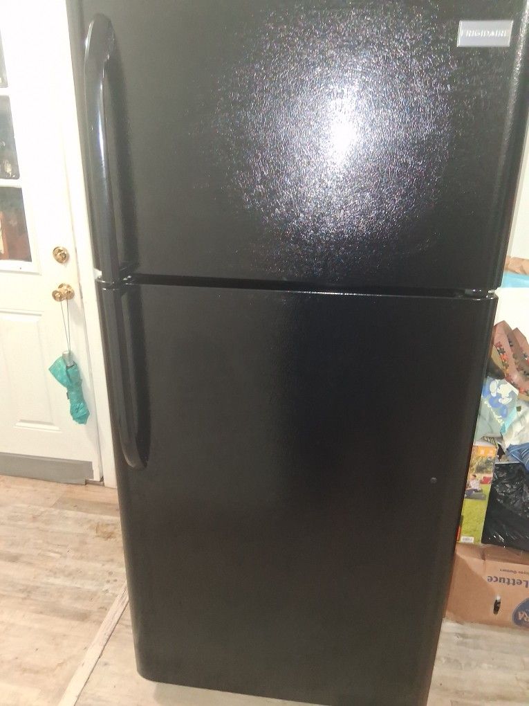 Frigidaire Refrigerator 