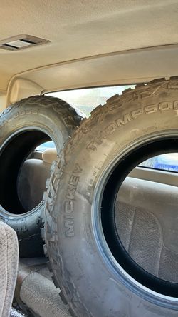 1 pair of Mickey Thompson Baja Boss tires 285/70 R17 great condition
