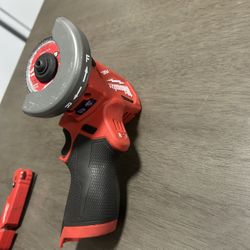 Milwaukee Cut Off Tool & Battery, Charger, 2m18 Batteries