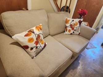3 pcs cream love seat