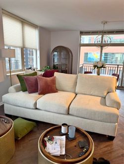 Beautiful Cream Sofa – Like New!