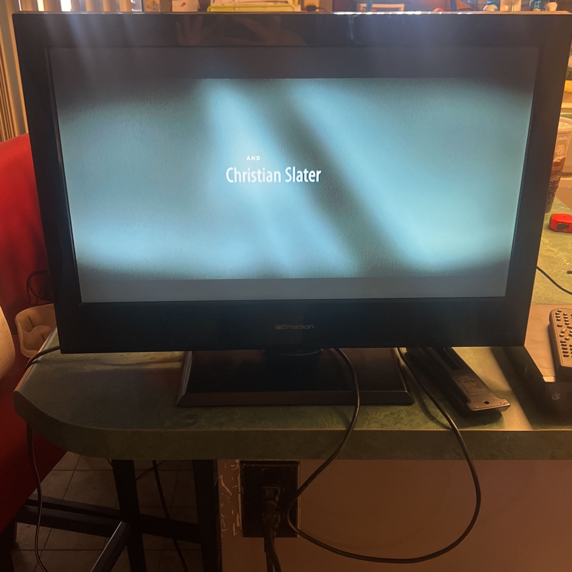 19” Emerson Tv With Gpx DVD Player