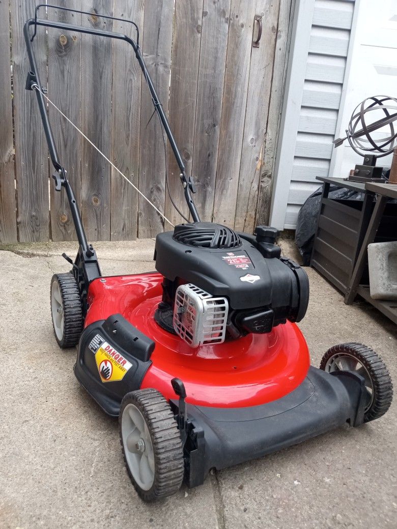 Like-New Yard-Machines 21" Inch Push Lawnmower