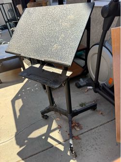 Metal podium artist stand