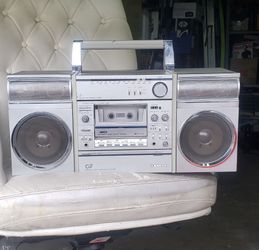 Sanyo old school boombox