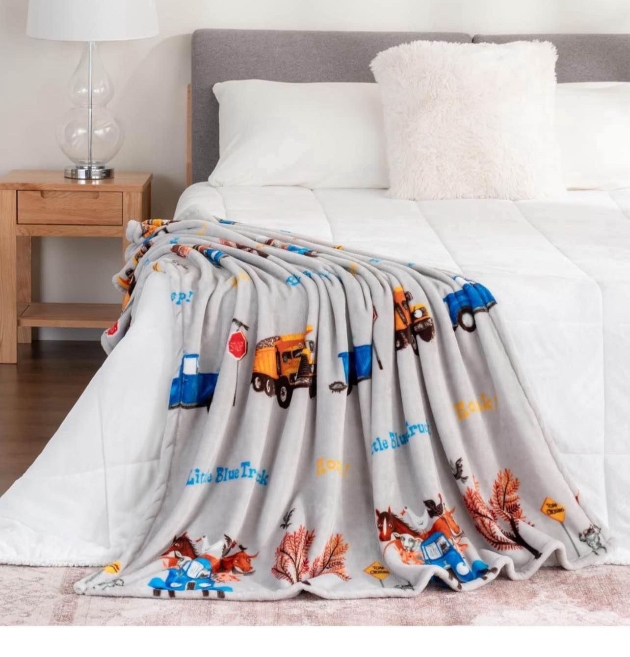 Brandnew Throw Blanket Made with Signature VelvetLoft® Fabric,Pet-Friendly and Cozy Throw,50 in x 60 in