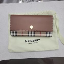 Burberry Woman's Purse 👛 