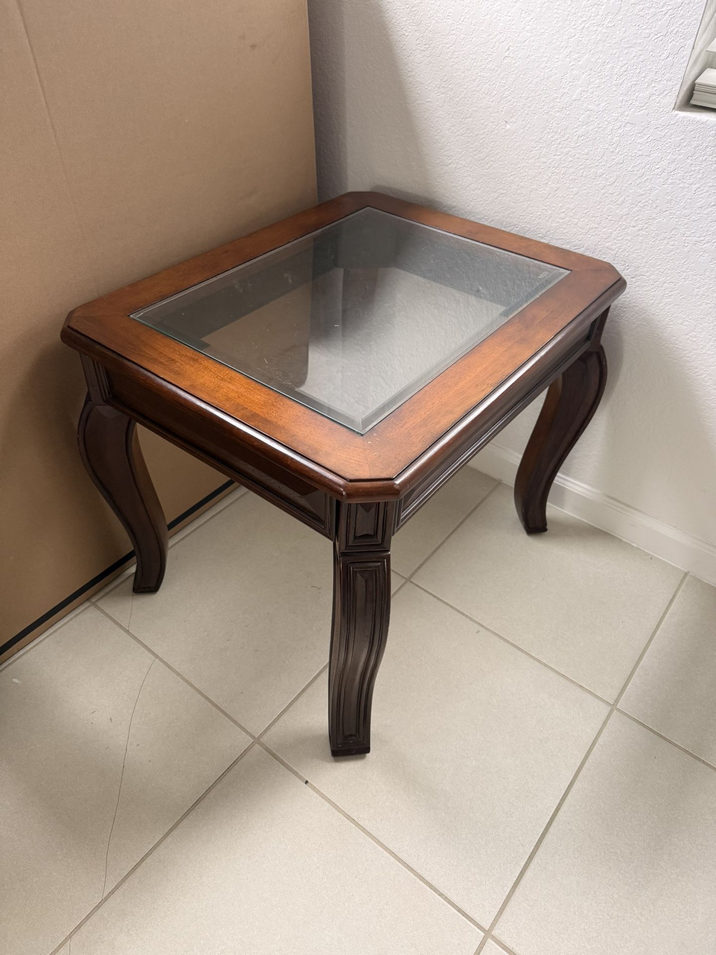End Table | Glass And wood - Great Condition 