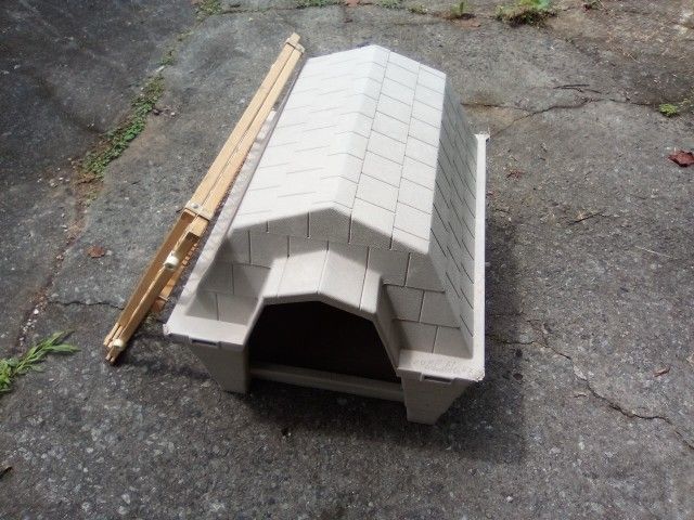 Small Dog House +Gate 25.00