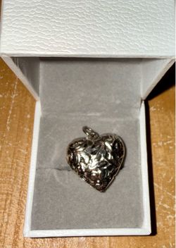 Women’s Vintage Sterling Silver Heart Pendant