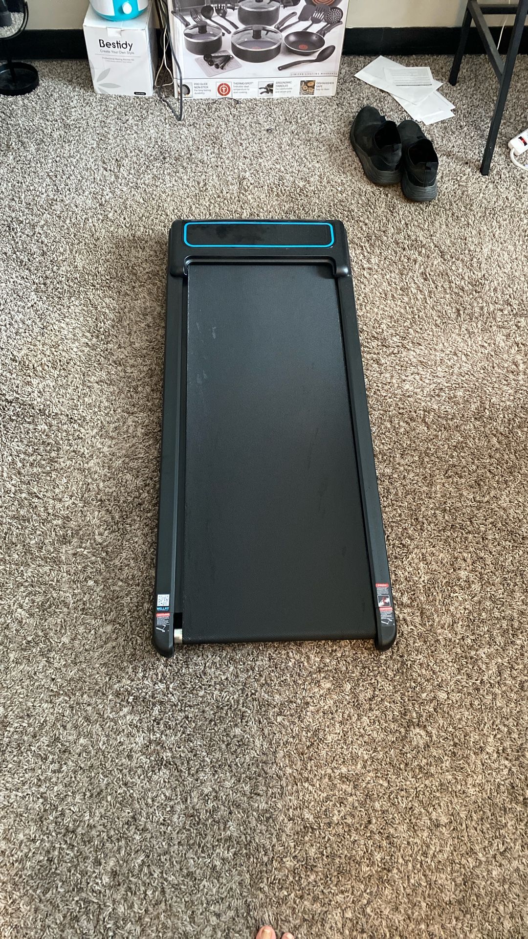 Treadmill for small spaces (no handle)
