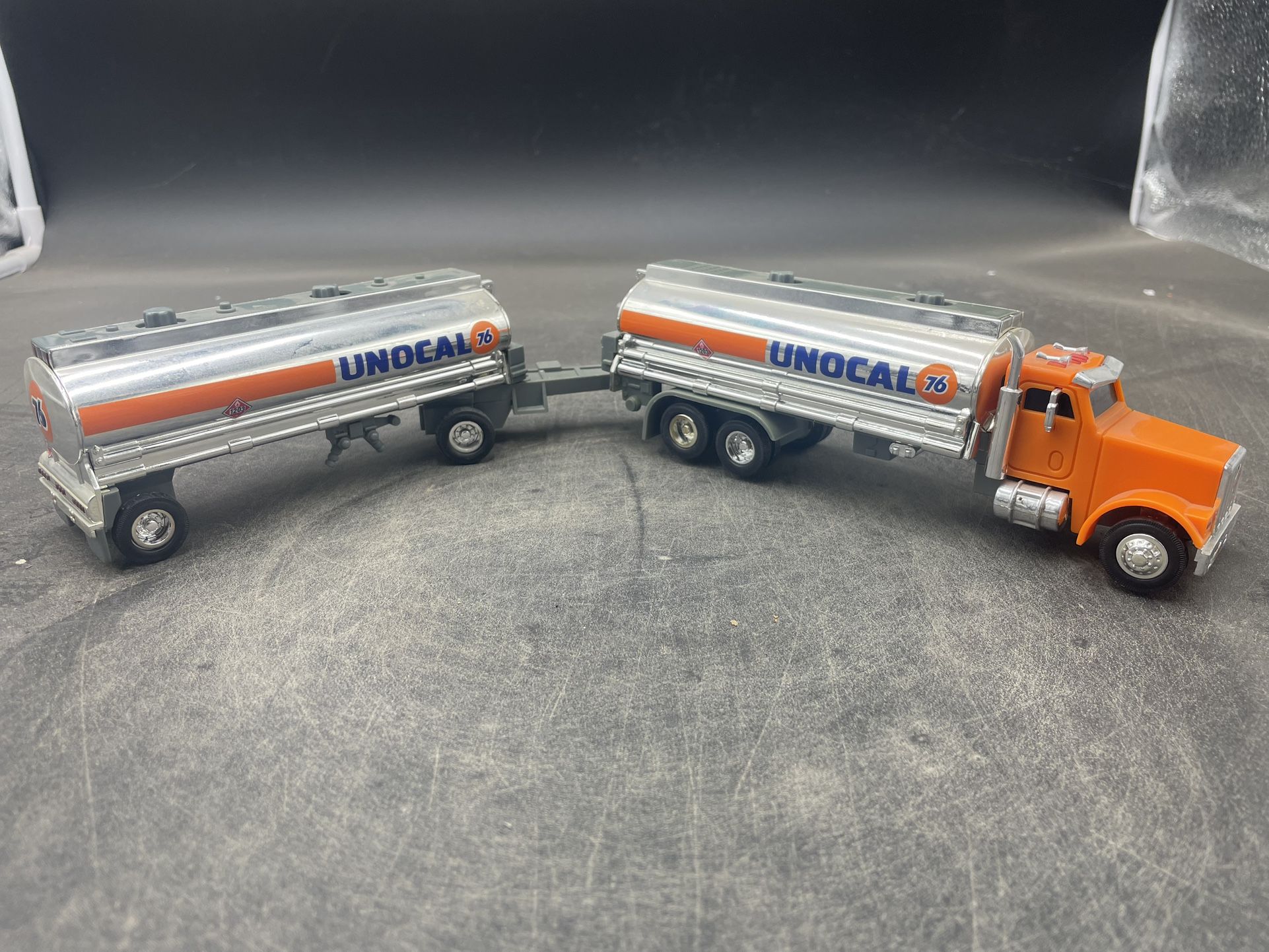1995 Unocal 76 Super Tanker Peterbilt Collectors Truck Limited