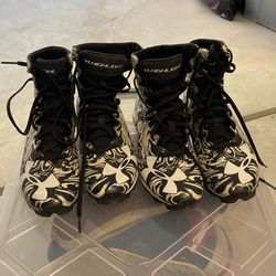 FOOTBALL CLEATS  UNDERARM HIGHLIGHT