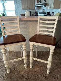 2 Bar stools
