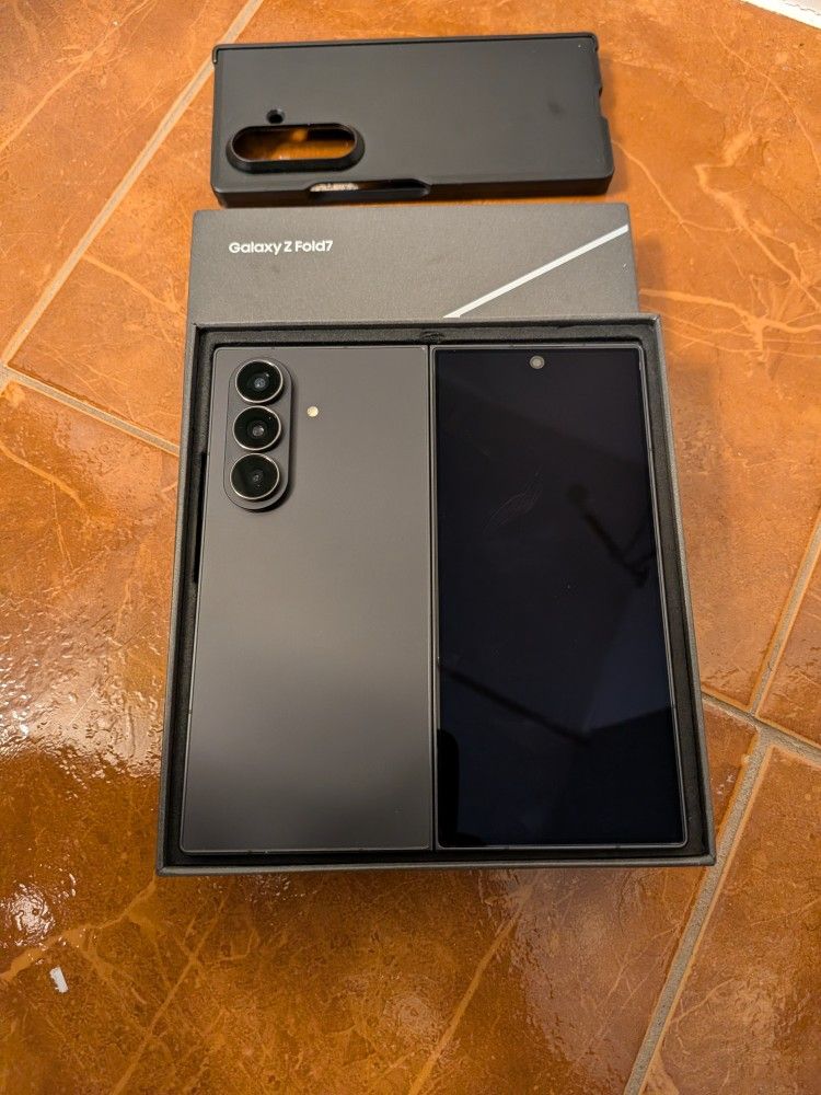 Samsung Galaxy Z Fold 7 unlocked 512gb like new in box