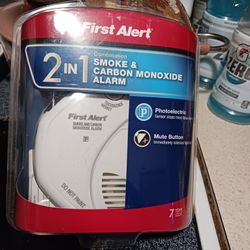 NEW NEVER OPENED FIRST ALERT 2IN1 SMOKE CARBON MONOXIDE ALARM PAID 48 ACE HARDWARE 12 $ FINAL PRICE