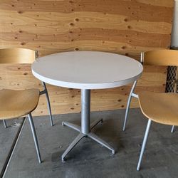 Used 2 Chairs & Coffee Round Table  2.7f’(31”) Hight 2.5f’(29”)$10.00