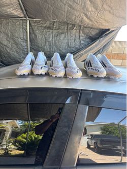 Soccer shoes