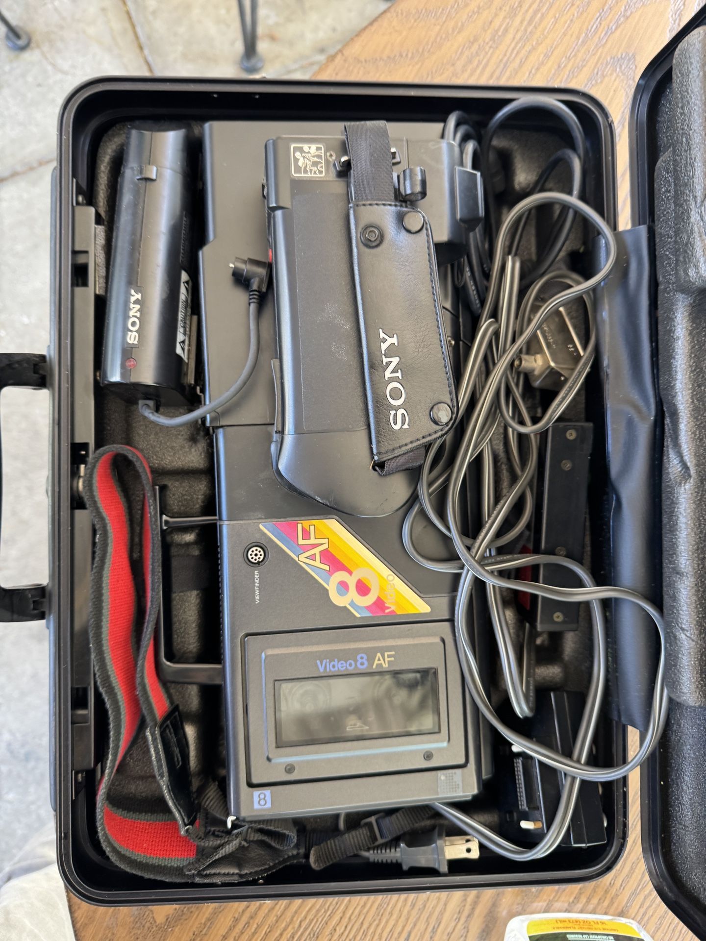 Vintage Sony CCD V8AFU Video8 Camcorder Kit w/ Case Accessories