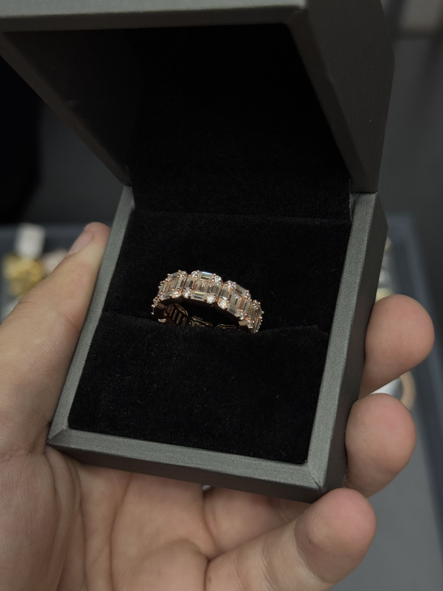 Unisex Ring Rosegold Baguette Diamonds