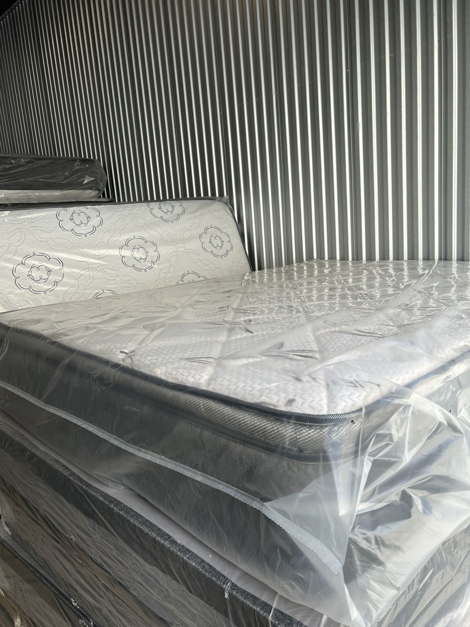   Mattresses: twin, full , queen regular ,  Colchon Nuevo Colchones plush or pillow top available cama bed mattress 