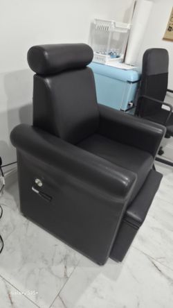 Black Leather Salon Recliner Chair