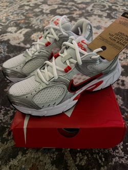 Nike women’s V5 RNR size 6.5