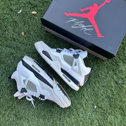 Jordan 4 Military Black 2022 Size 11 (Used)