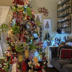 Grinch Deco