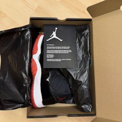 New Jordan 11 Retro Playoffs Bred (2019) Size 8.5