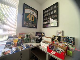 Huge sports memorabilia lot!!!