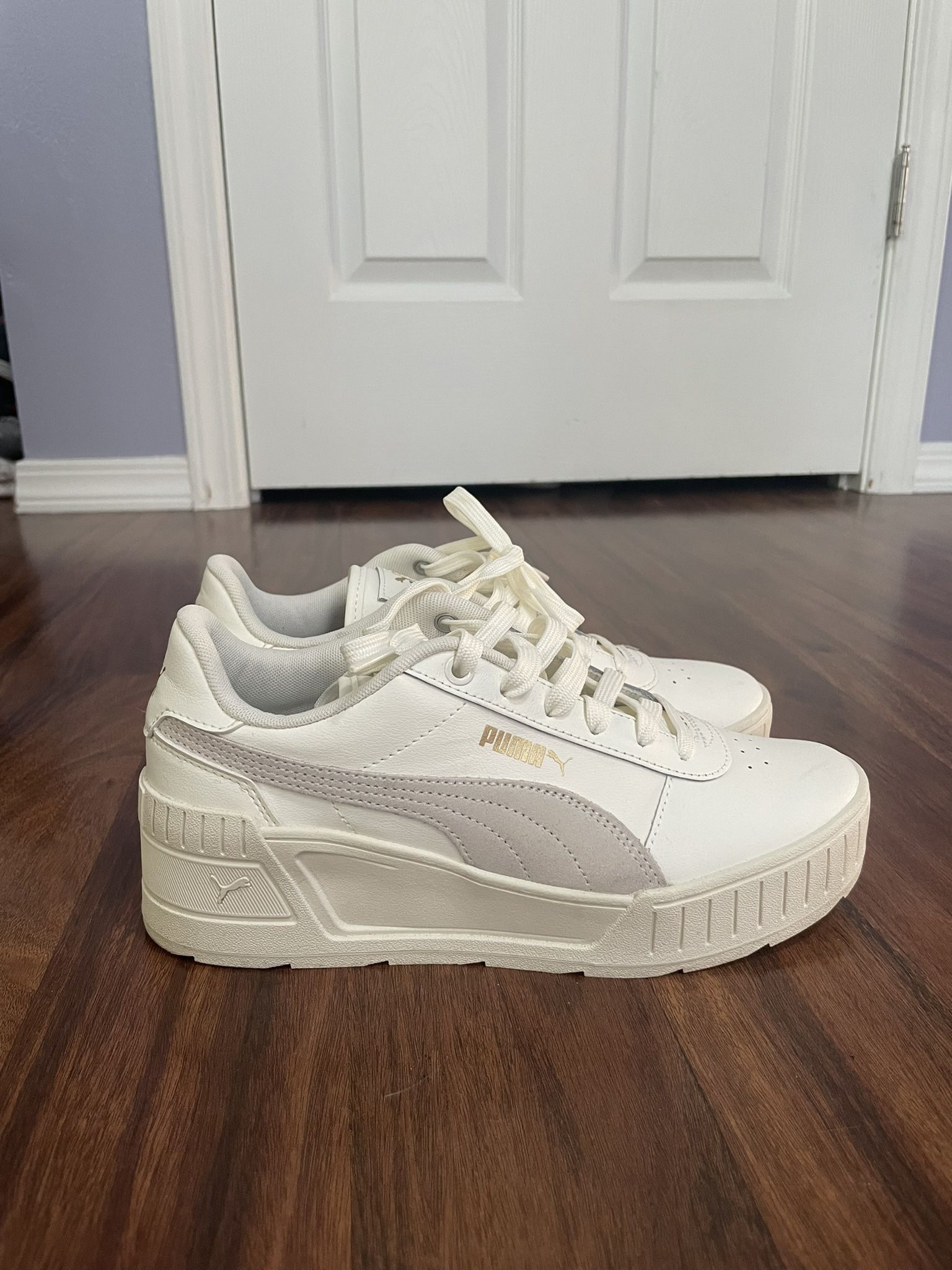 BARELY WORN PUMA White Shoes 