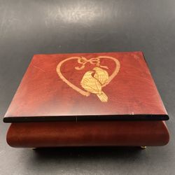 VTG Inlaid Love Birds In Heart  Wooden Footed Trinket Jewelry Box  Made In Italy-Music Doesn’t Work 