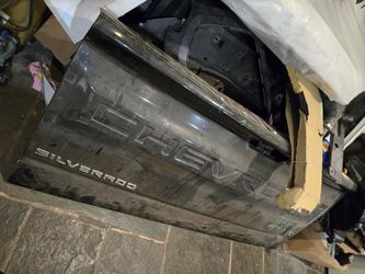 19-22 Chevy Silverado Tailgate.