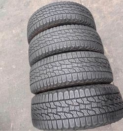 245/65/17 Falken 📍📍 Vendo un set de llantas con 80% de vida las 4 📍🌟