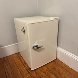 Vintage Styled Mini Fridge