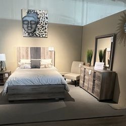 Queen Bed, Dresser, Mirror And Nightstand 