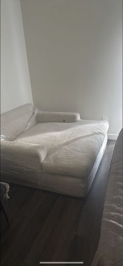 Steinhafels Nestle Chaise Lounge with Dual Cupholders and Charging Ports