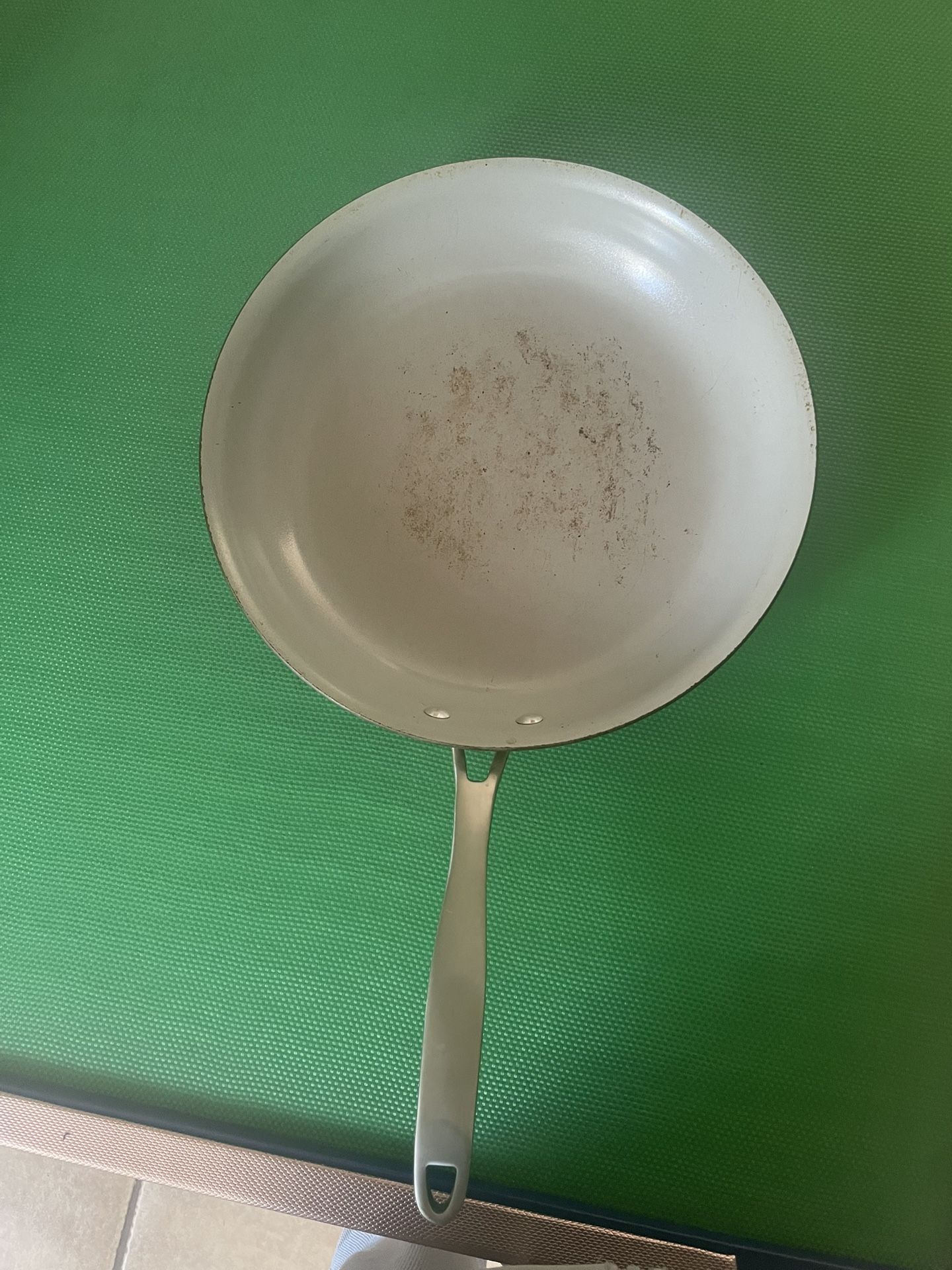 Large Frying Pan 14 Inch Like New And Non Stick Good